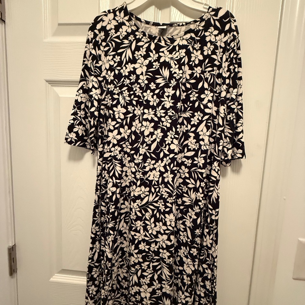 Women’s short dress, Old NavyMedium, short sleeves, spandex rayon stretch fabric